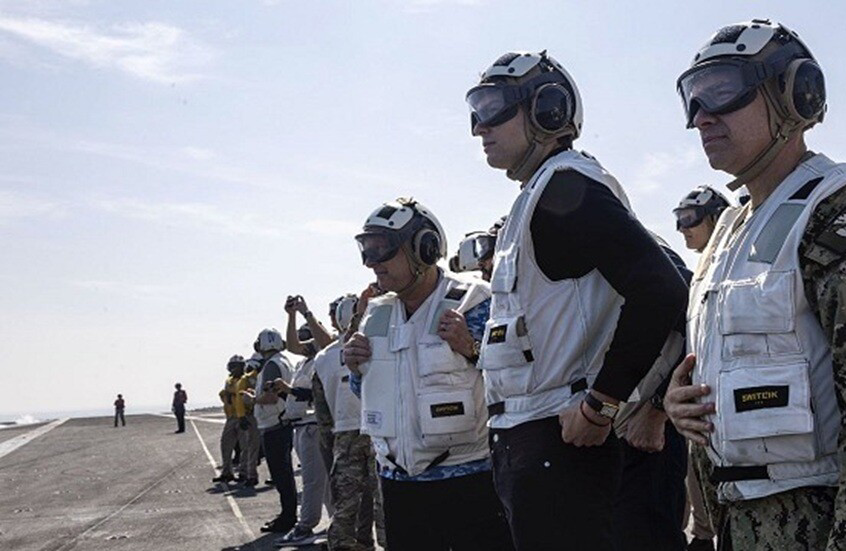 رسائل قوة متبادلة بين واشنطن وطهران.. حاملة طائرات وصاروخ جديد وتهديد بتلغيم الخليج